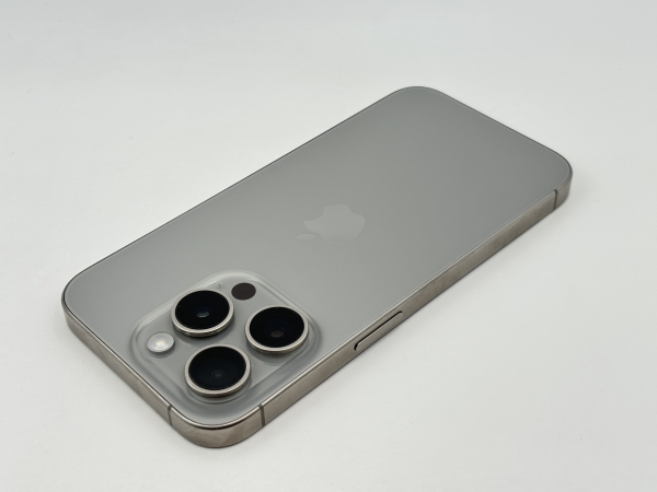Refurbished iPhone 15 Pro titan natur
